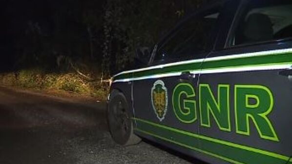 Condutor bêbedo, drogado e sem carta causa acidente em fuga à GNR