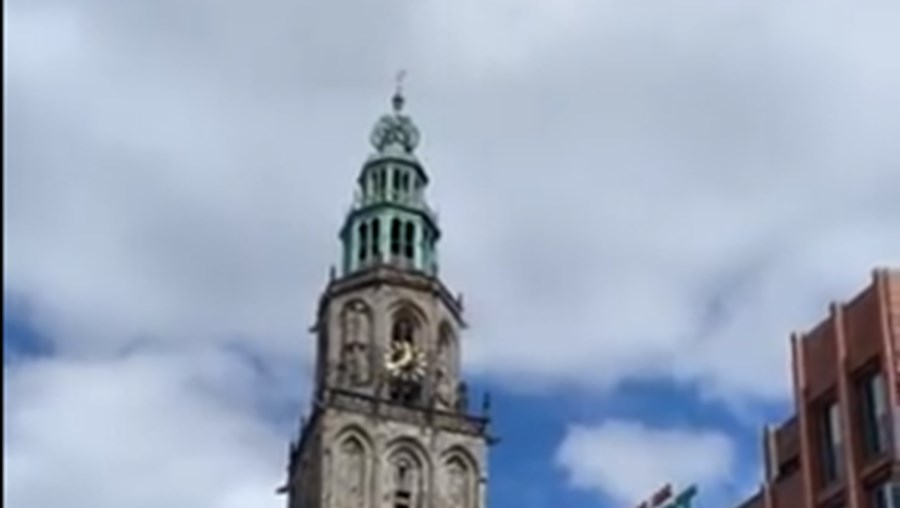 Igreja na Holanda presta homenagem a Olivia Newton-John
