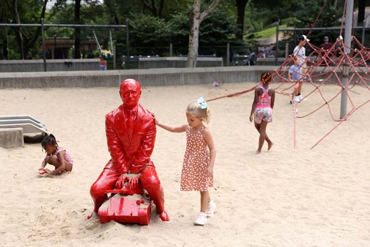 Obra está instalada no Central Park, em Nova Iorque, e é da autoria do artista francês James Colomina