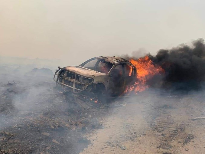 Duas viaturas dos bombeiros ardem no combate ao fogo da Serra da Estrela