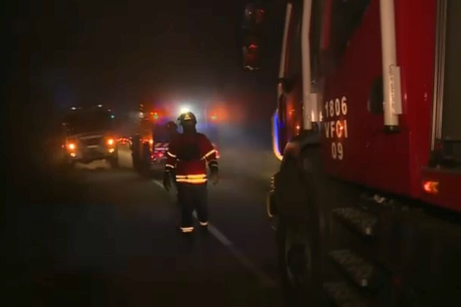 Mulher de muletas ateia quatro fogos durante surto psicótico