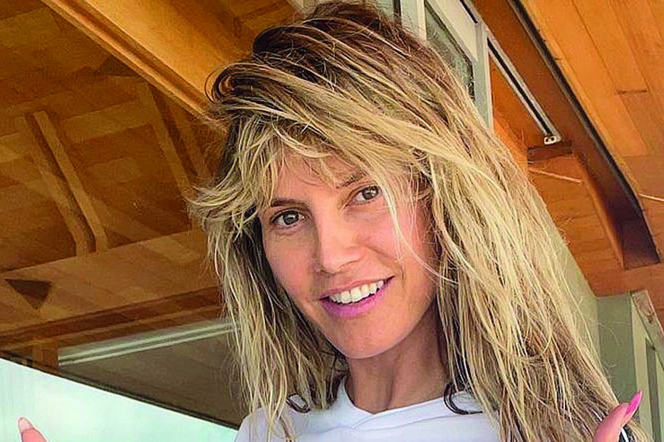 A supermodelo Heidi Klum tem publicado fotografias nas redes sociais com pouca ou nenhuma roupa 