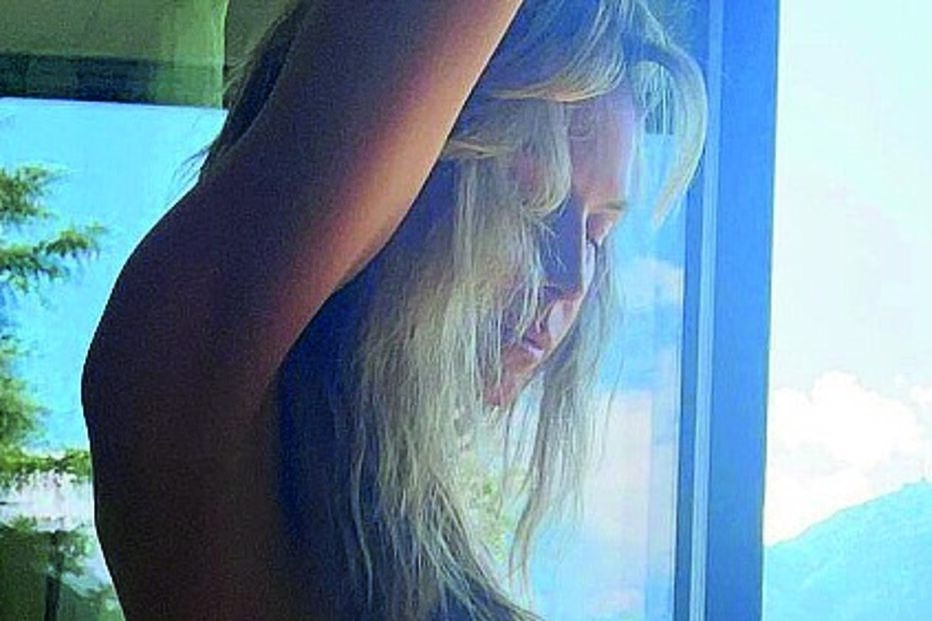 A supermodelo Heidi Klum tem publicado fotografias nas redes sociais com pouca ou nenhuma roupa 