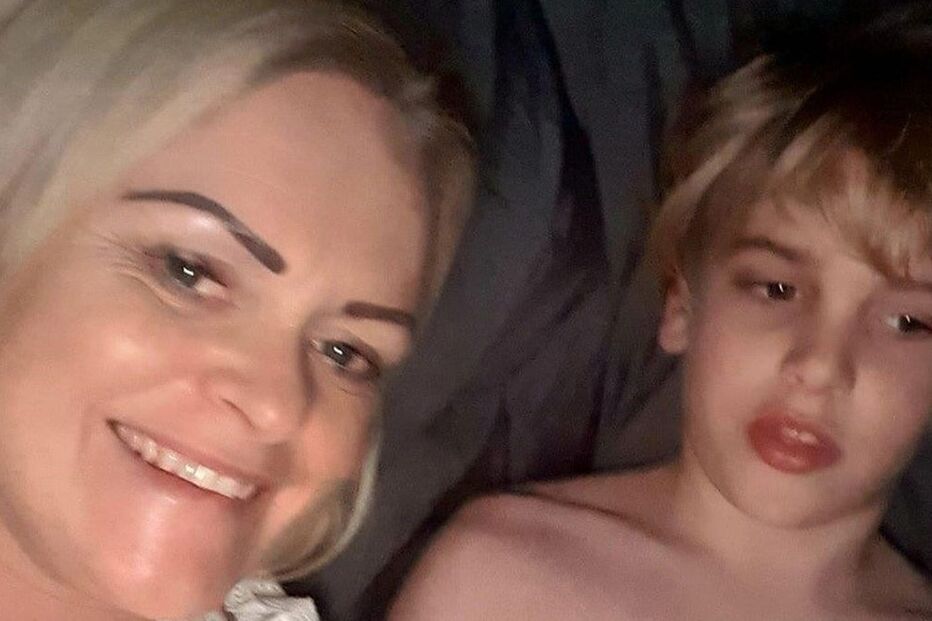 Hollie com o filho, Archie