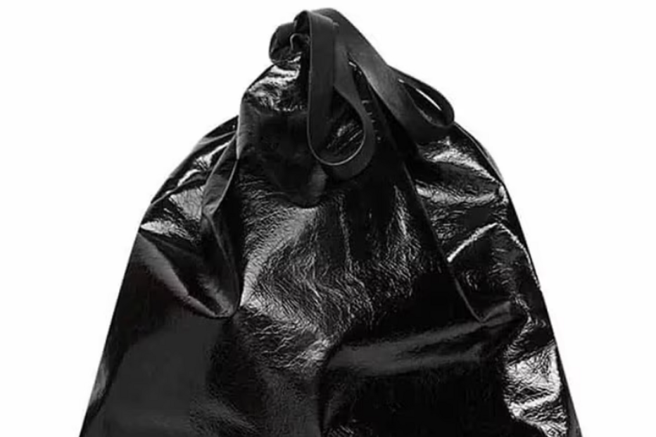 Balenciaga arrasada por vender ‘bolsa saco do lixo’