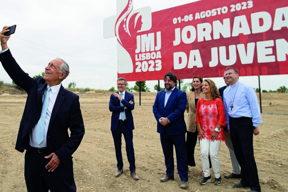 O Presidente da República, Marcelo Rebelo de Sousa, aproveitou para tirar uma selfie nos terrenos onde vai decorrer a Jornada Mundial da Juventude 