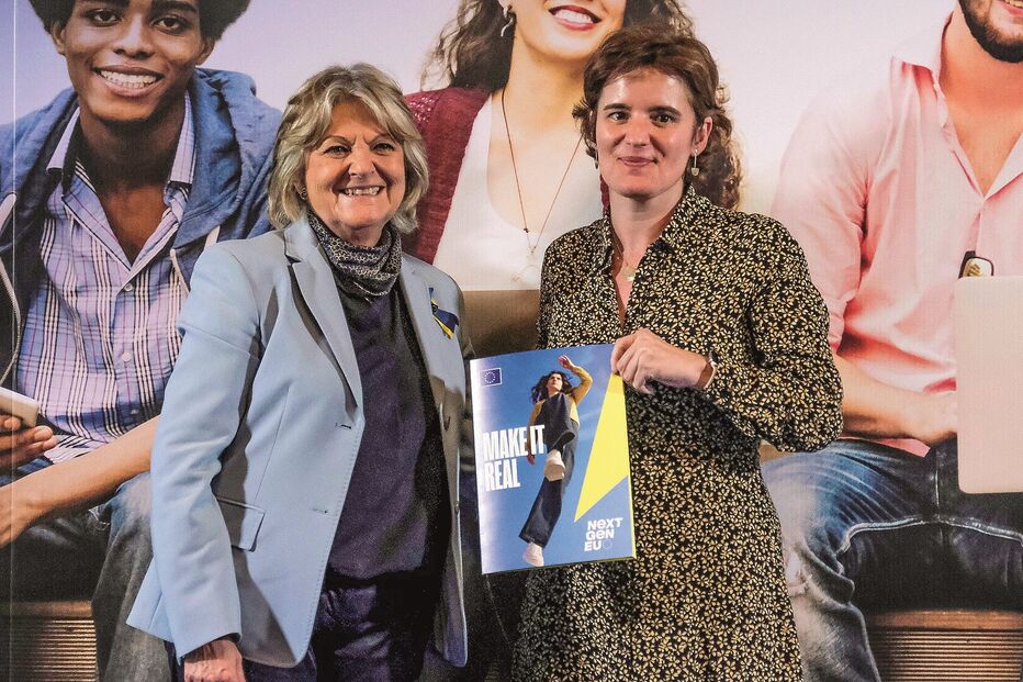 A comissária Elisa Ferreira  entregou o primeiro ‘cheque’ do PRR à ministra Mariana Vieira da Silva em maio deste ano