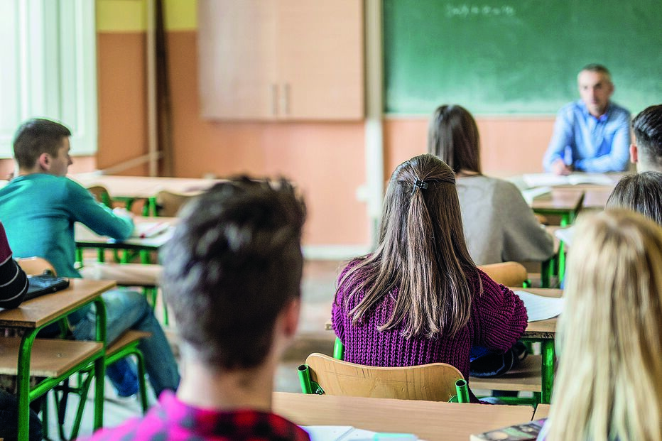 Estudo aponta necessidade de contratar mais de 34 mil professores até 2030/31  