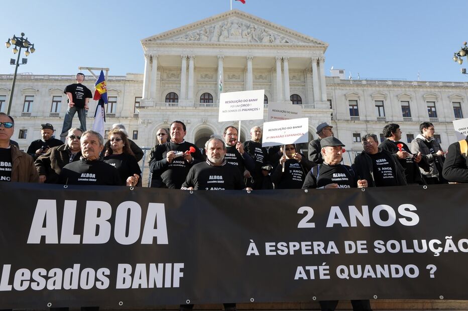 Lesados do Banif manifestaram-se junto da Assembleia da República