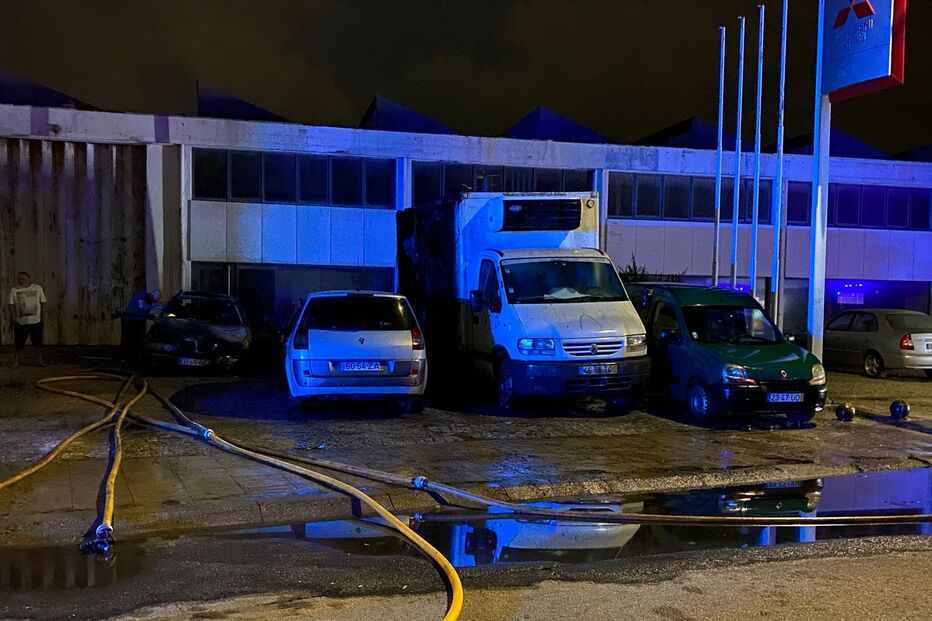 Carros incendiados em Espinho