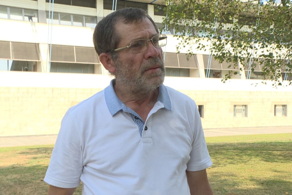 “Sofro muito  por não ver os meus netos”: Avô Manuel luta para ver as crianças 