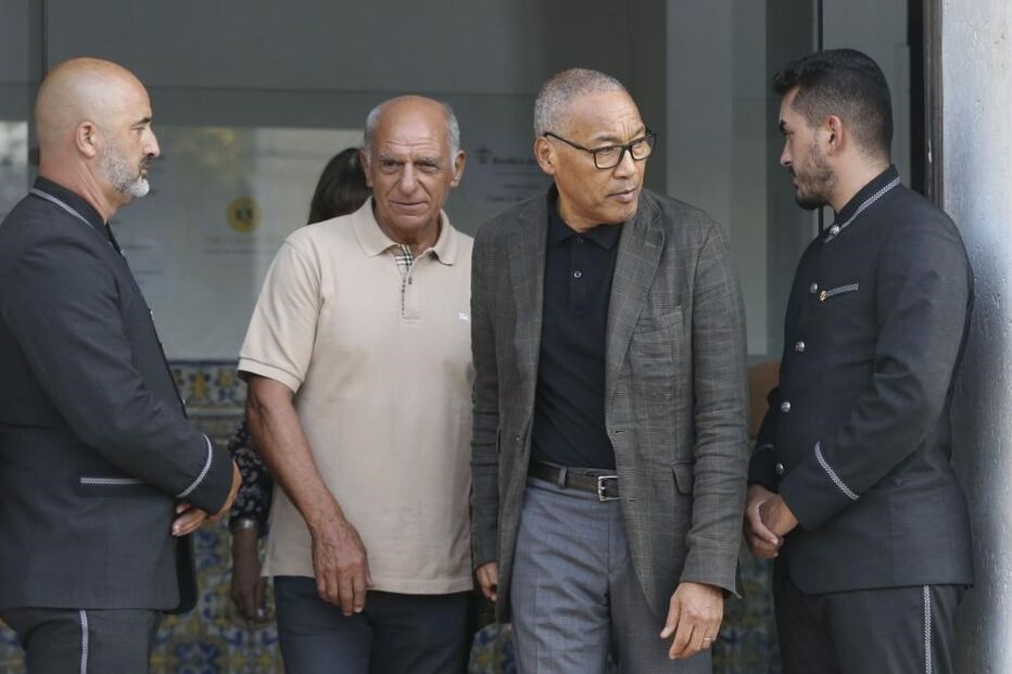 Shéu Han, antigo jogador do Benfica, durante o velório de Fernando Chalana 