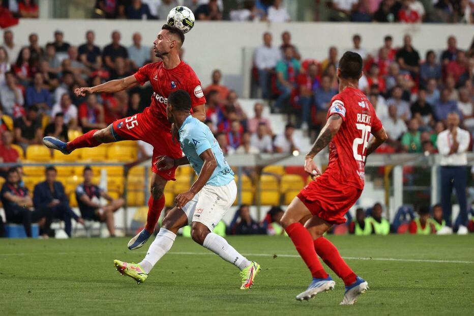 Gil Vicente goleia Riga