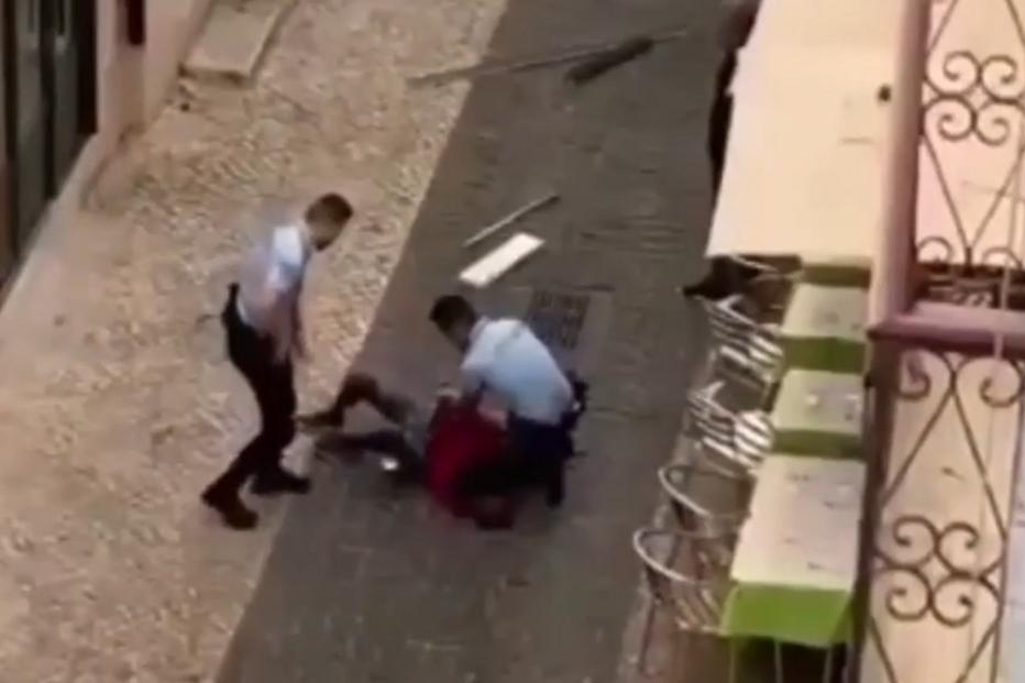 Homem ameaça pessoas e tenta agredir polícias com ferros no Bairro Alto em Lisboa	