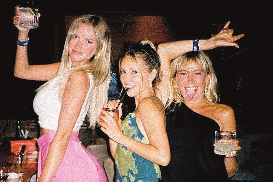 Júlia Palha, Laura Dutra e Ana Marta Ferreira estiveram juntas no Algarve