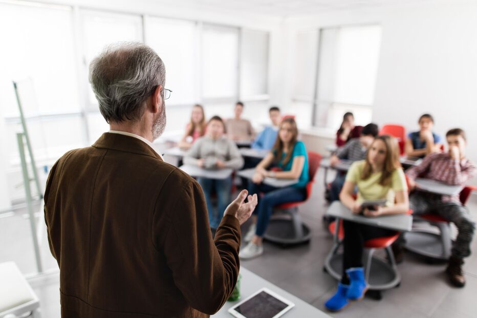 Docentes dão menos horas de aulas a partir dos 50 anos devido ao desgaste