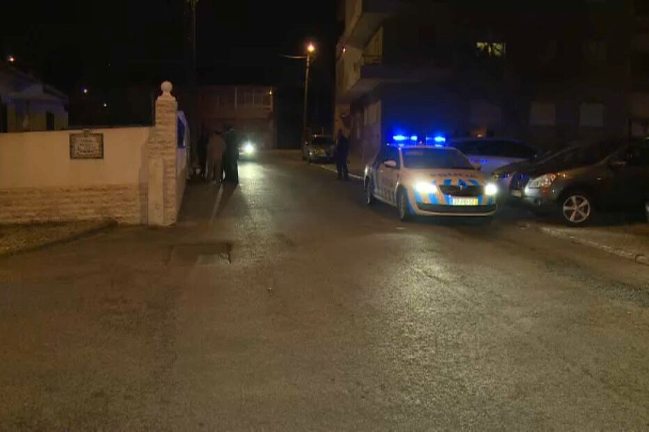 Trio com pistolas sequestra casal de idosos inglês em Cascais