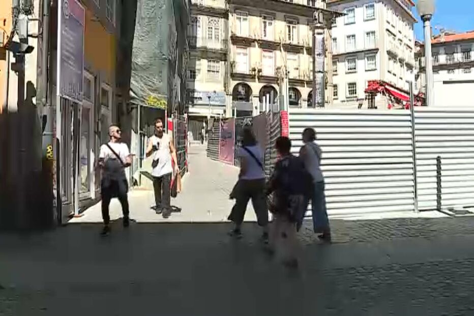 Menores roubam turista à facada no Porto