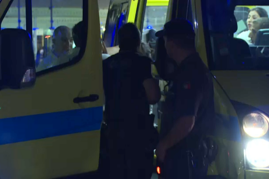 Homem morto à pancada com ferro à porta de um café em Loures