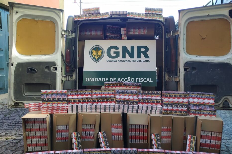 GNR, Paredes, cigarros