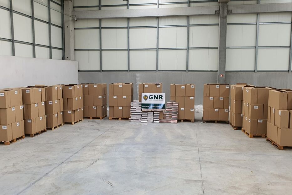 GNR, Paredes, cigarros