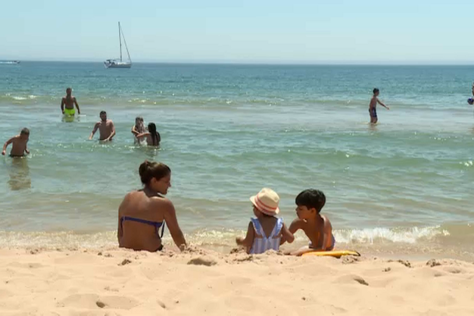 ONDA CALOR ENCHE PRAIAS