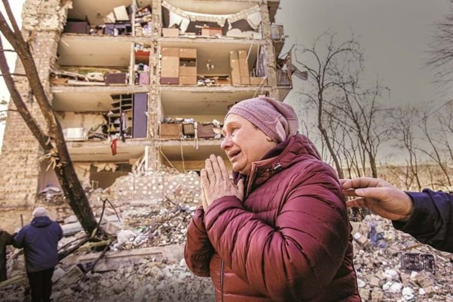 Tropas russas atacaram zonas residenciais, semearam destruição e morte de civis inocentes (na foto, o Bairro de Podilsky, em Kiev, atingido por vários mísseis de Moscovo)