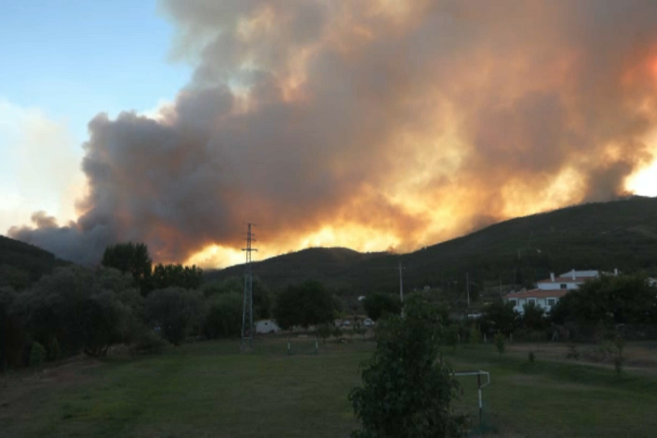 Falhas e atrasos no fogo na Serra da Estrela: Desespero de bombeiro prova erros no combate às chamas