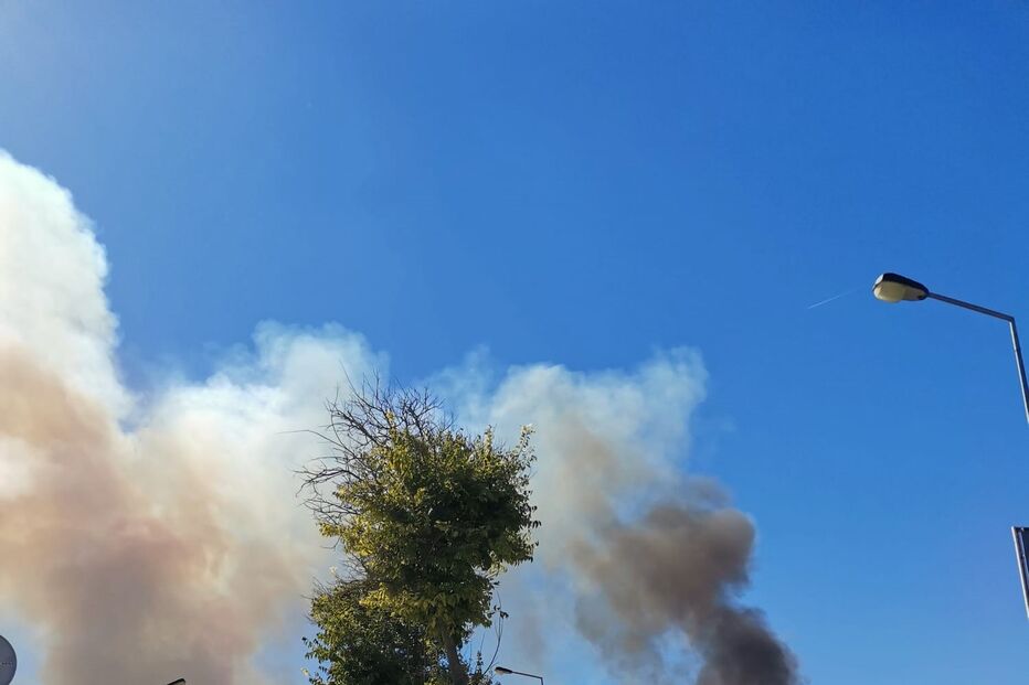 Incêndio deflagra junto ao centro comercial Almada Forum