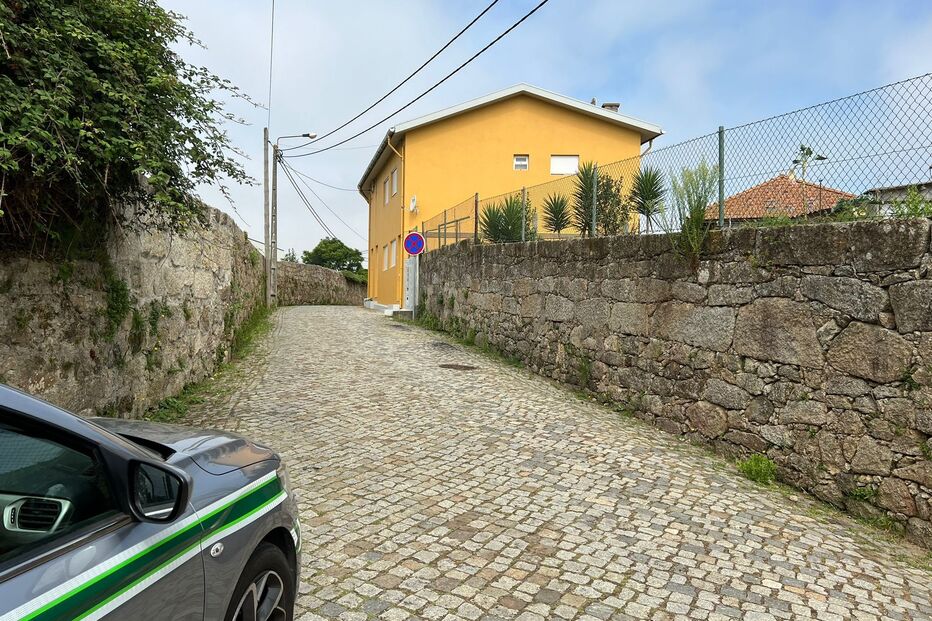 Cadáver completamente carbonizado encontrado na Maia. PJ no local