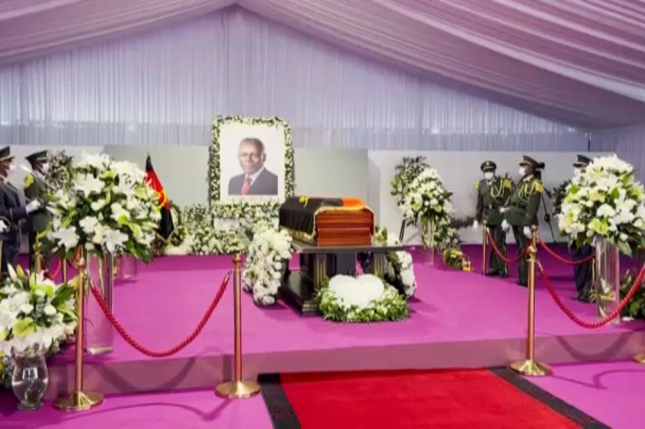 Angola dividida no adeus a 'Zedu'