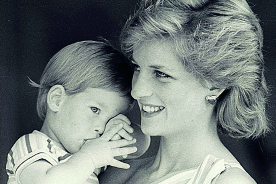 Príncipe Harry com a mãe, a princesa Diana