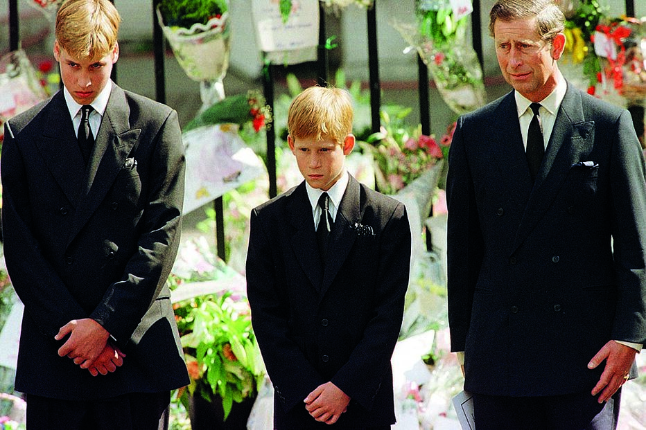 William, Harry e Carlos no funeral de Diana