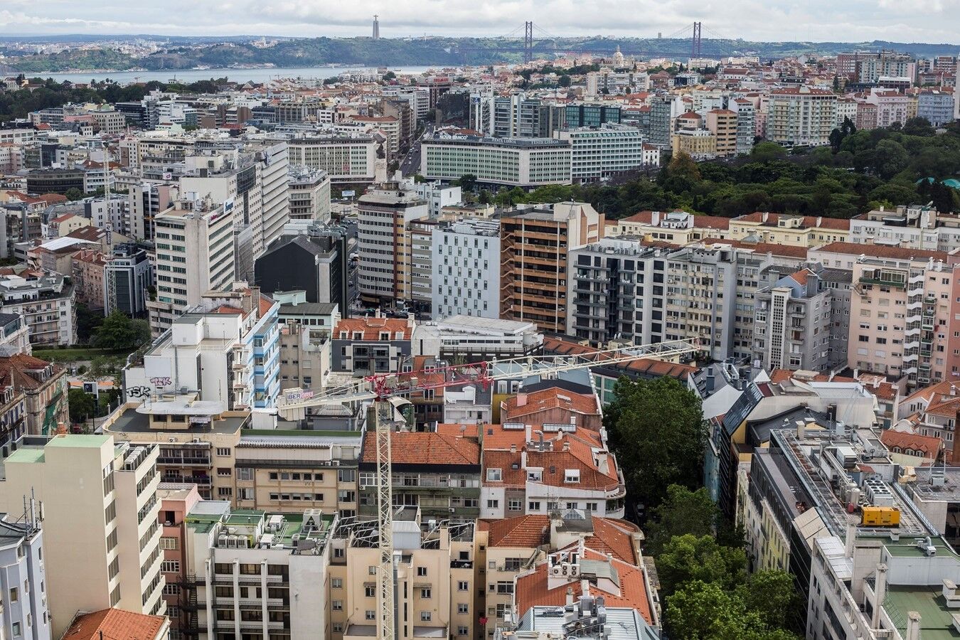 Portuguese Family Wealth Rose 21 Percent in Four Years