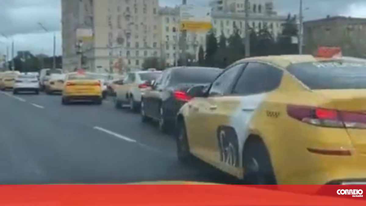 Pirate attack on Russian taxi network causes havoc on roads in Moscow