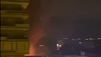 Bombeiros combatem incêndio numa casa em Alvalade. Fogo deflagrou na dispensa
