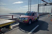 12 feridos em colisão entre autocarro e mota na Ponte 25 de Abril em Lisboa