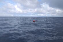 Oito salvos de barco de pesca a arder nos Açores