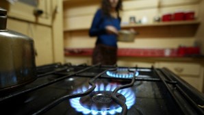 Famílias começam a pagar mais pelo gás e eletricidade a partir de amanhã
