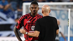 SIC Notícias - Nos campos de futebol é Rafael Leão, jogador do AC Milan e  da seleção portuguesa, no mundo das 'rimas e batidas' é Way 45, que edita  na sexta-feira o