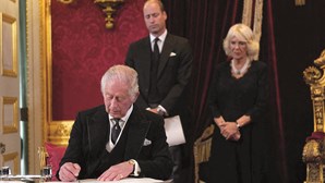 Carlos III de Inglaterra: A riqueza, os títulos e as manias do novo rei