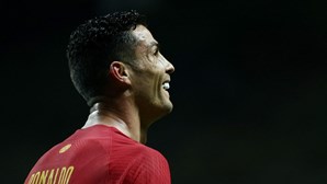 Haaland lidera 'massacre' do City sobre o United. Cristiano Ronaldo não saiu do banco