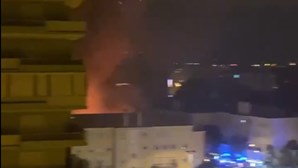 Incêndio em Alvalade obriga a evacuar casas. Veja o vídeo