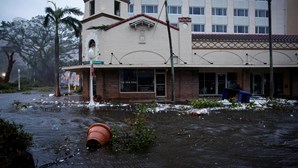 Furação Ian provoca "inundações catastróficas" na Florida e deixa 1,8 milhões de pessoas sem energia
