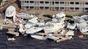 Estradas inundadas, barcos em terra e casas destruídas: As imagens do caos provocado pelo furacão Ian na Florida