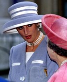Princesa Diana com Rainha Isabel II