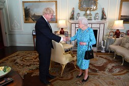 Rainha Isabel II com Boris Johnson