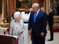 Rainha Isabel II com o antigo Presidente dos EUA, Donald Trump, e a Primeira Dama, Melanie Trump