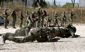Treino físico intenso é uma das principais características dos cursos de Comandos. Visa preparar os militares para um combate duro