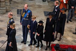 Príncipe e a Princesa de Gales (William e Kate), Os duques de Sussex (Harry e Meghan) e os príncipes George e Charlotte.